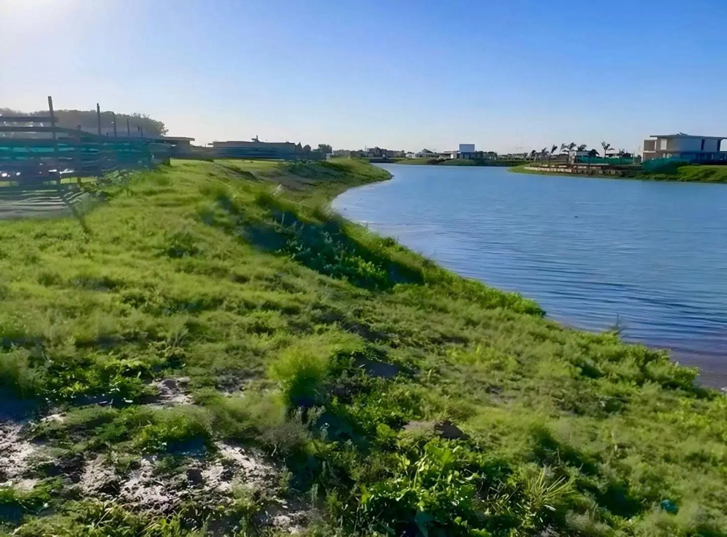 TERRENO EN LA ALAMEDA FRENTE A LAGUNA 4