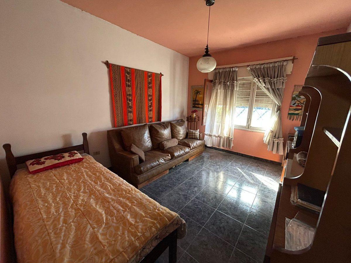 Foto de EXCELENTE CASA C/PILETA Y PARQUE EN RAFAEL CALZADA, imagen 5
