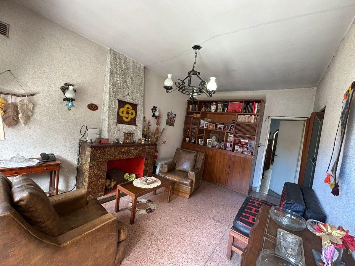 Foto de EXCELENTE CASA C/PILETA Y PARQUE EN RAFAEL CALZADA, imagen 1