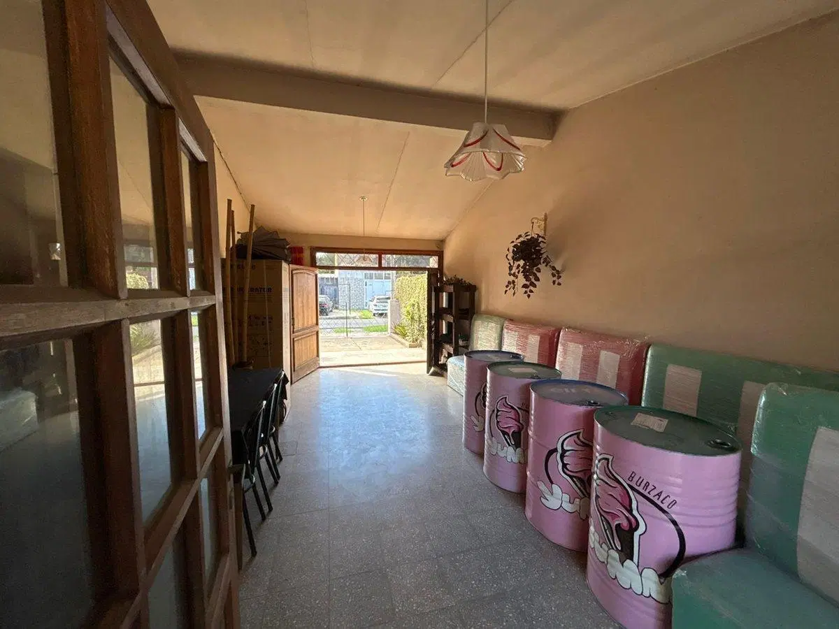 EXCELENTE CASA C/PILETA Y PARQUE EN RAFAEL CALZADA 3