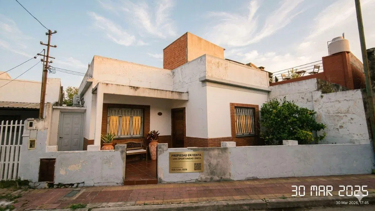VENTA, CASA 3 AMB. FONDO Y QUINCHO Y TERRAZA. 4