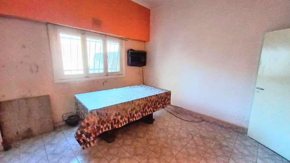 Inmueble comercial sobre Av. Yrigoyen Lanús Oeste 5