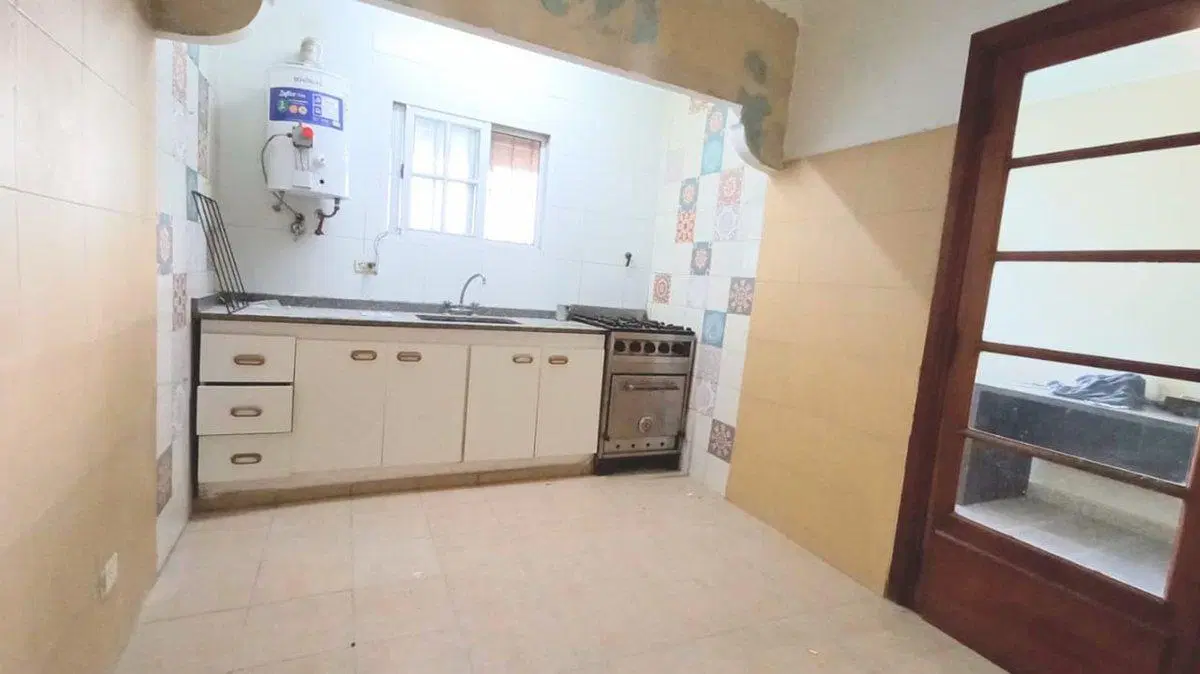 Inmueble comercial sobre Av. Yrigoyen Lanús Oeste 5