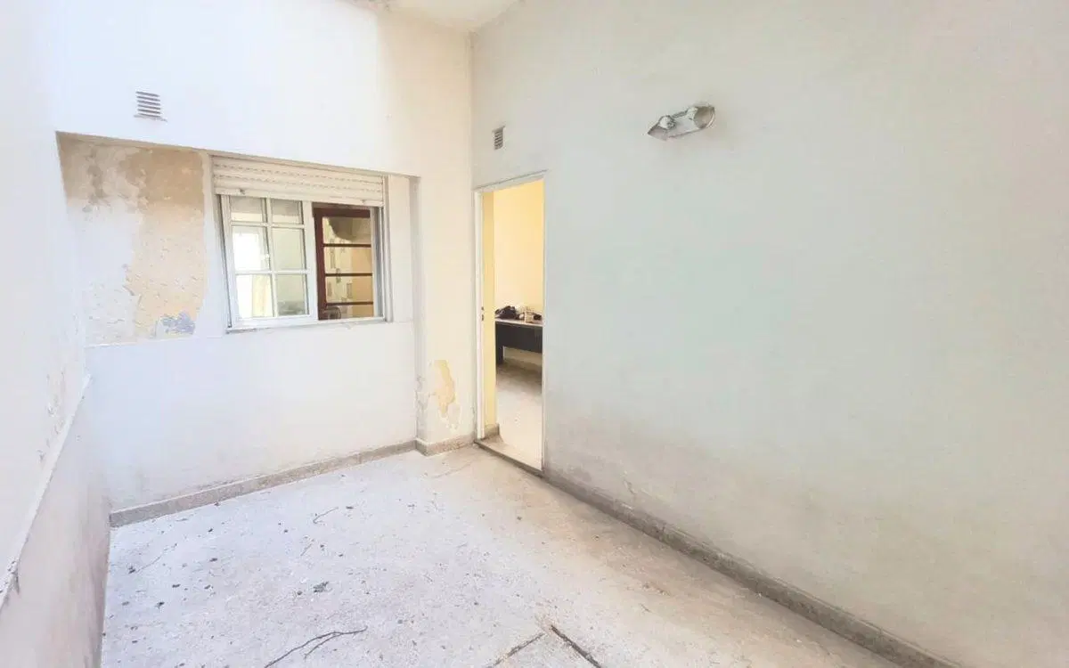 Inmueble comercial sobre Av. Yrigoyen Lanús Oeste 2