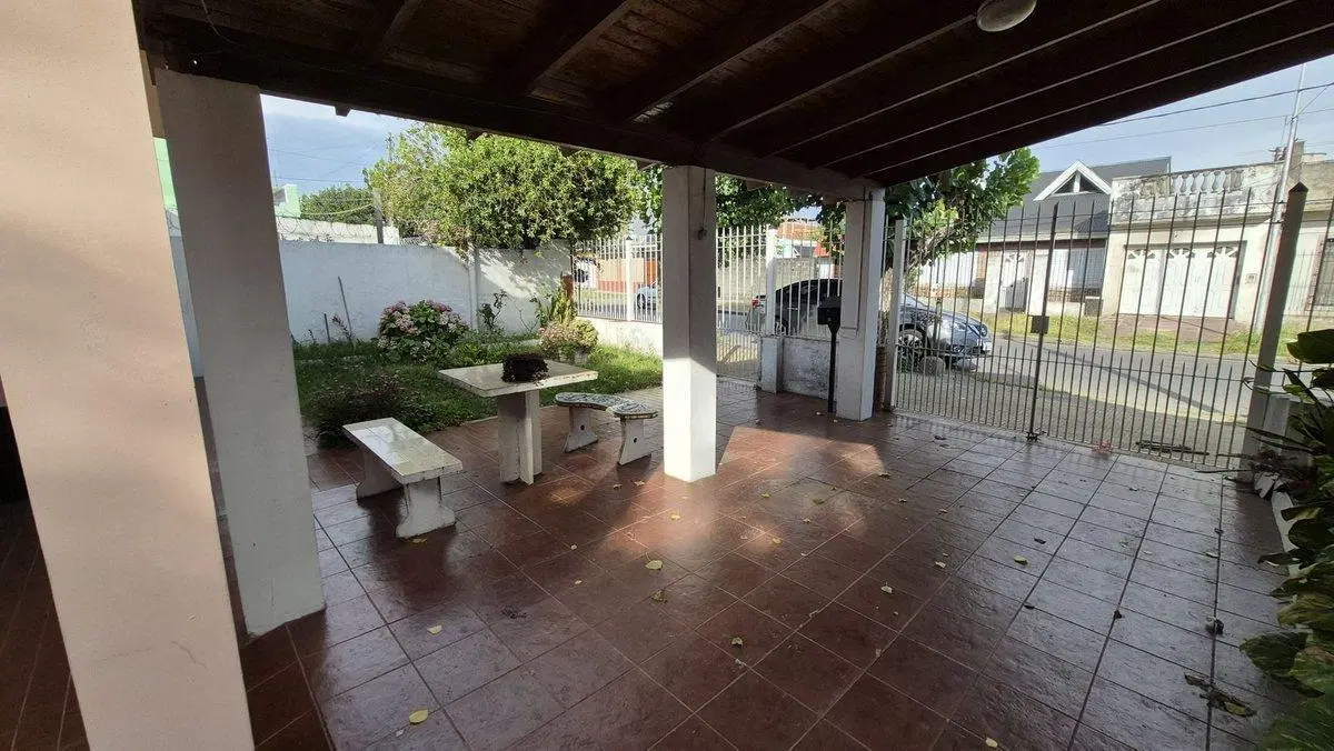 ALQUILER CASA 3 AMB COC QUINCHO TERRAZA. LANUS E 4