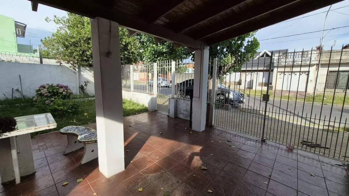 ALQUILER CASA 3 AMB COC QUINCHO TERRAZA. LANUS E 2