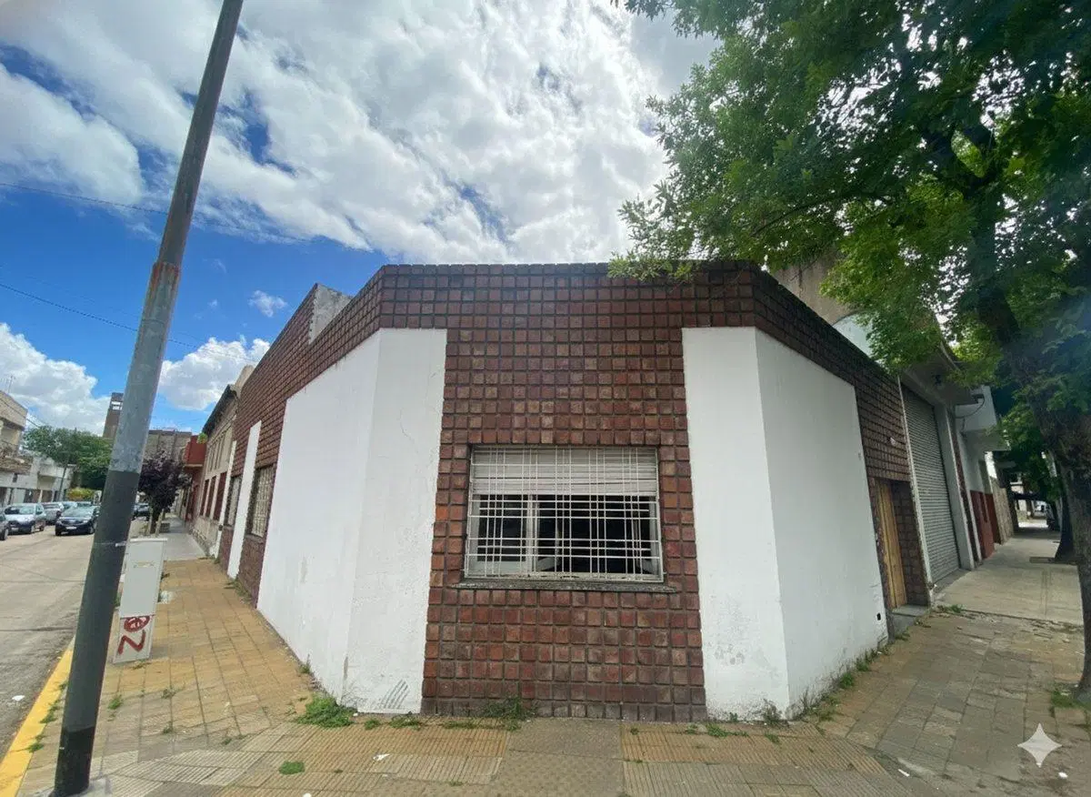 ¡CASA EN ESQUINA A REFACCIONAR - FOT 3 + SÓTANO! 2