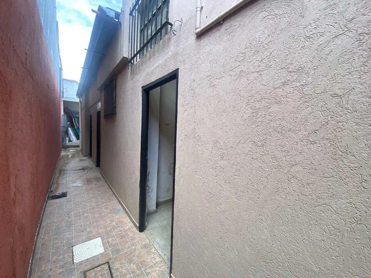 VENTA EN BLOCK 4 DEPTOS DE 2 AMB C/U + GALPÓN 2