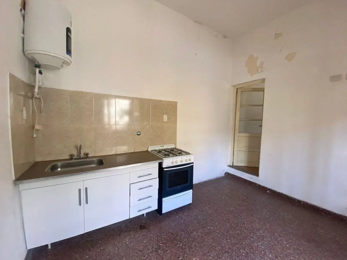 VENTA EN BLOCK 4 DEPTOS DE 2 AMB C/U + GALPÓN 3