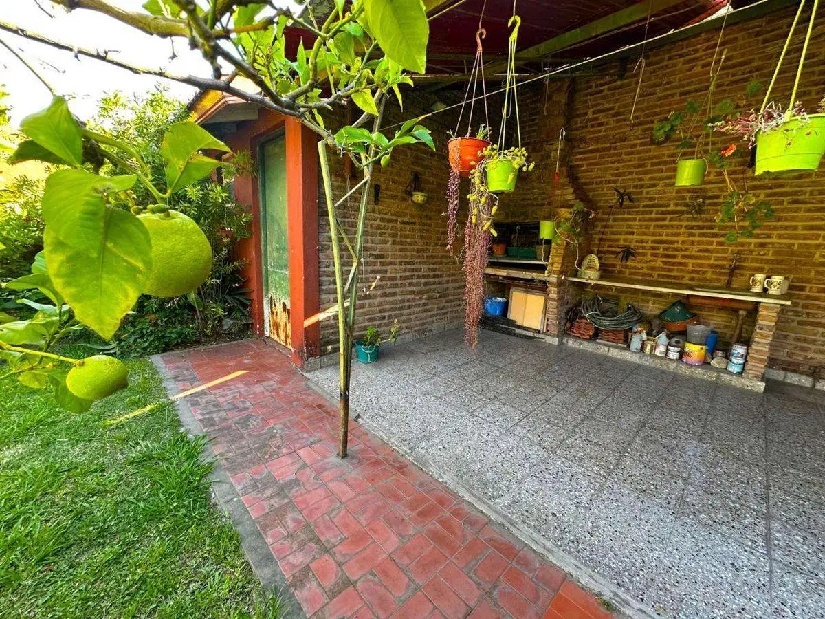 Casa en venta 4 amb cochera y jardin 2