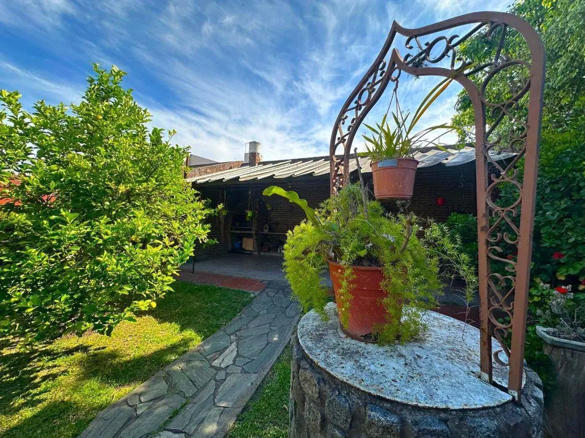 Casa en venta 4 amb cochera y jardin 4