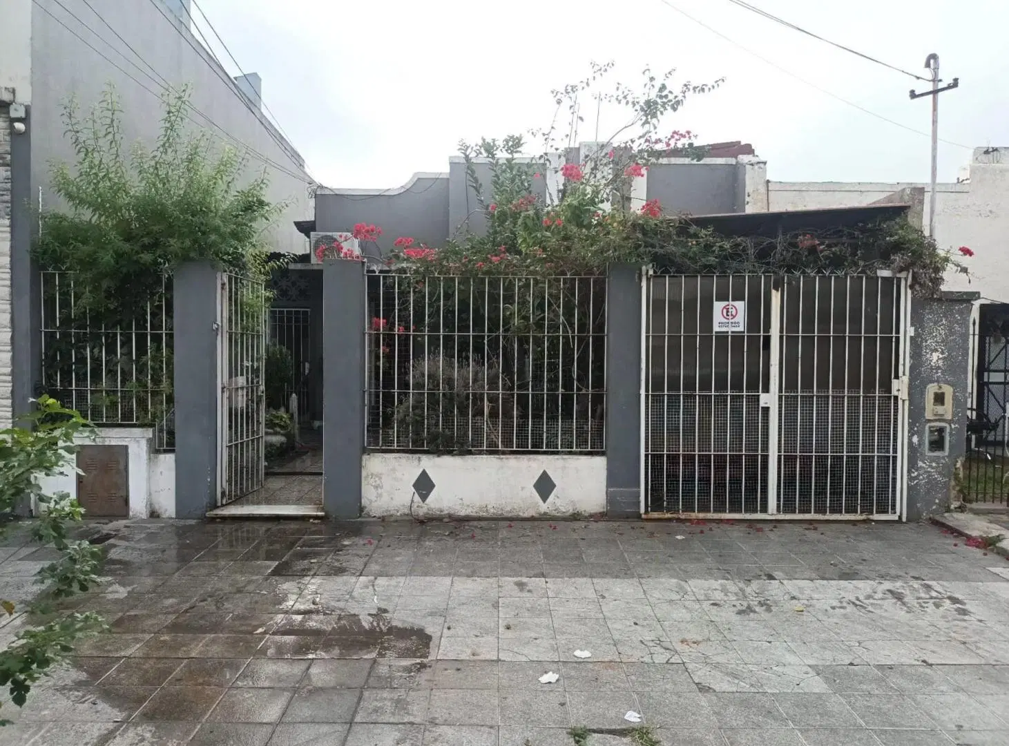 OPORTUNIDAD SARANDÍ CASA AMPLIA SOBRE LOTE PROPIO 2