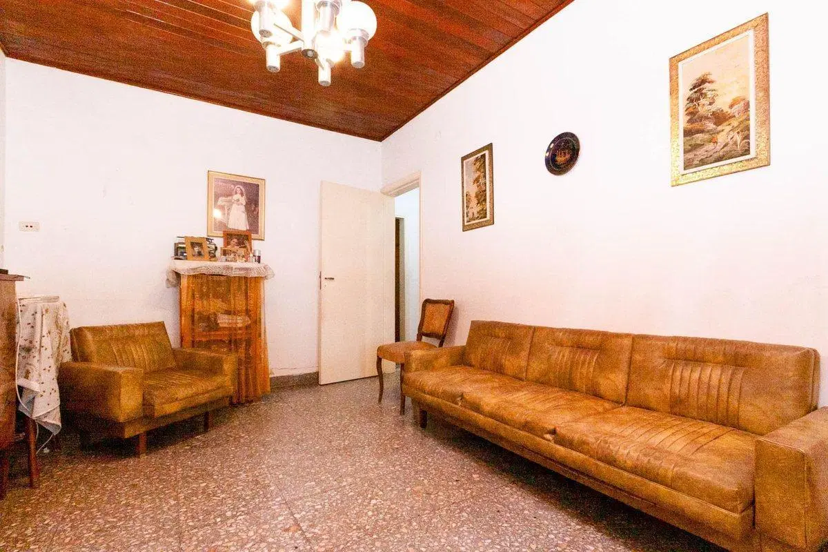 EXCELENTE CASA 3AMB.FONDO LIBRE.COCHERA.QUINCHO! 3