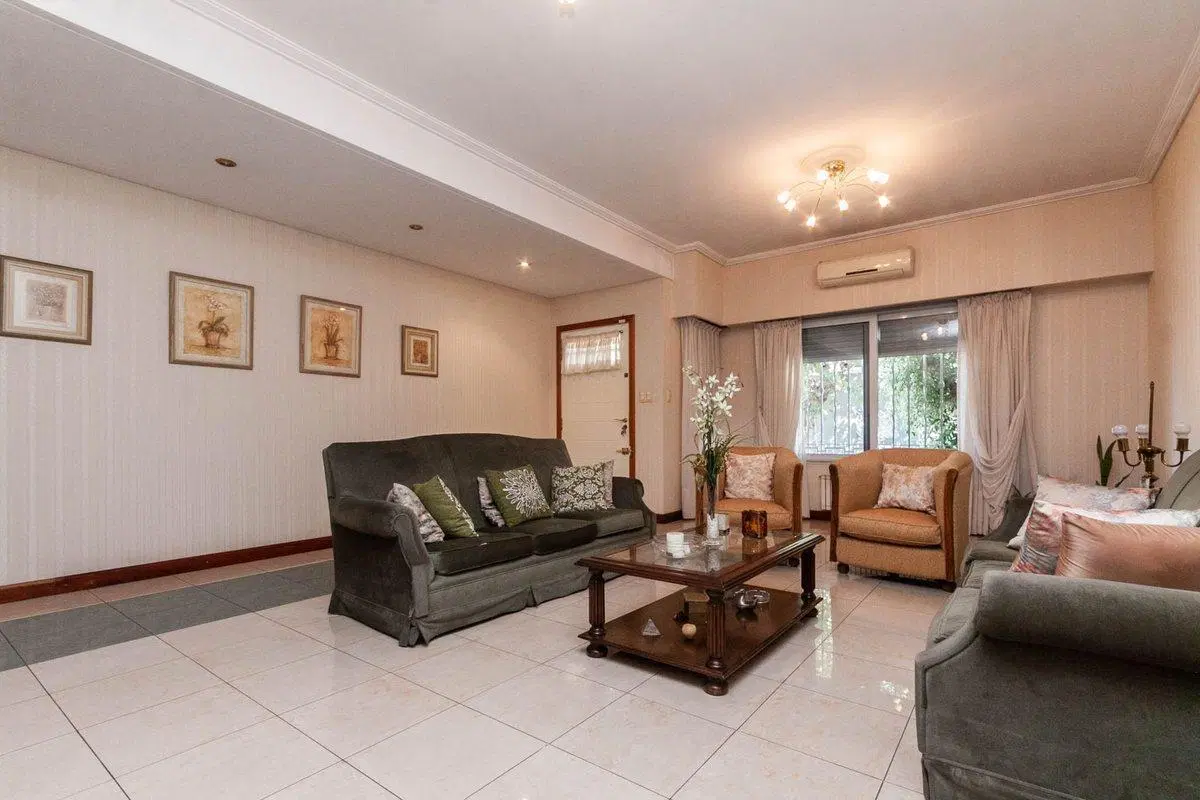 HERMOSO CHALET DE 5 AMB. EN LANUSITA 4