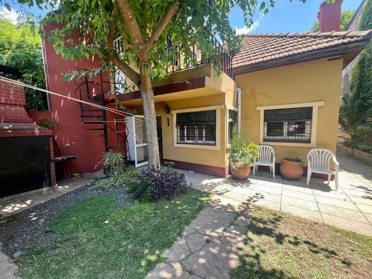 VENTA CHALET. BANFIELD, LOTE DE 8.66 POR 33Mts 8