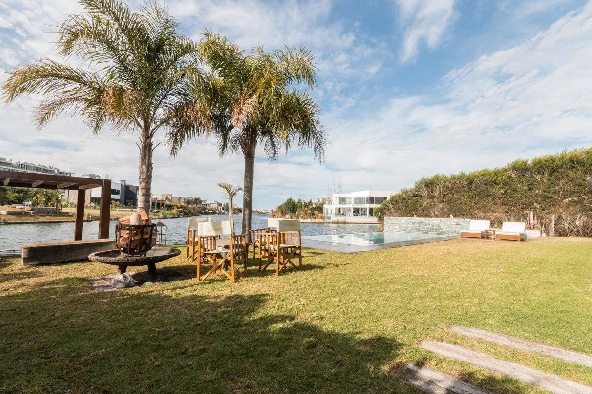 VENTA CASA NUEVO QUILMES CON VISTA A LA LAGUNA 3