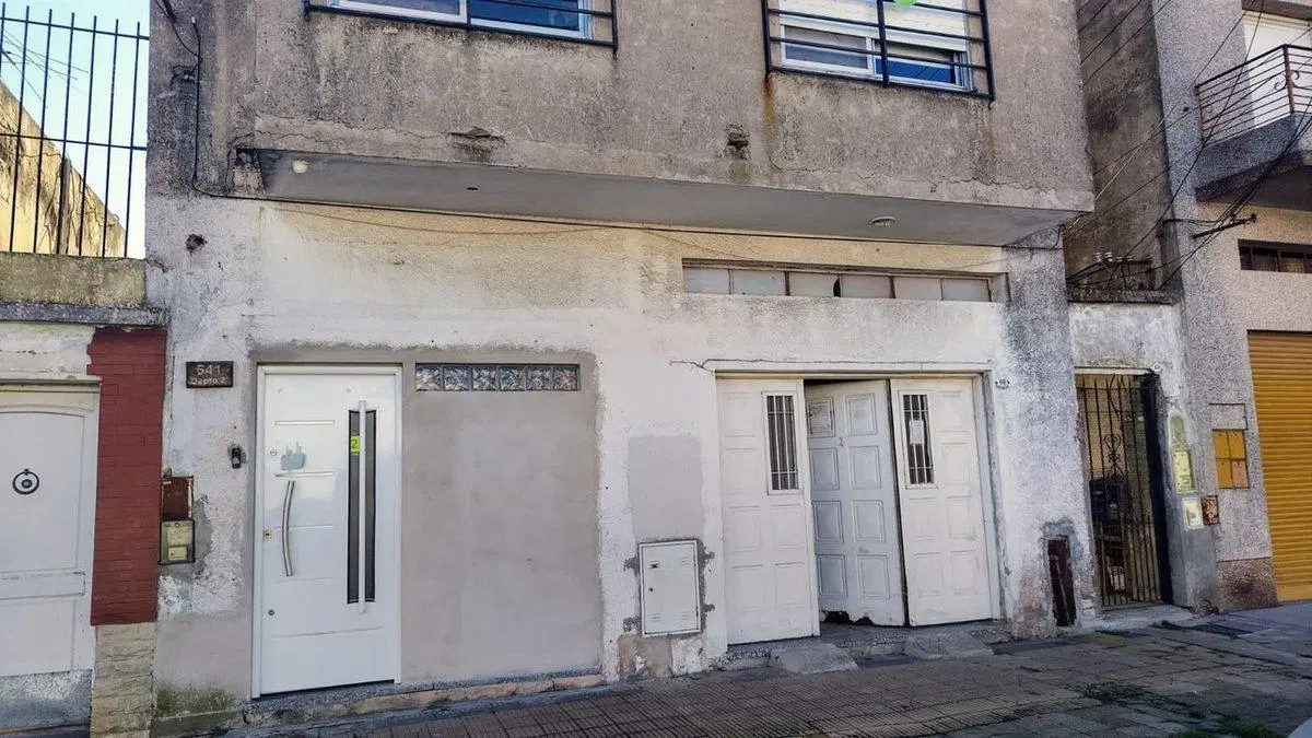 P.H 3 amb. al frente con garage y patio. 5