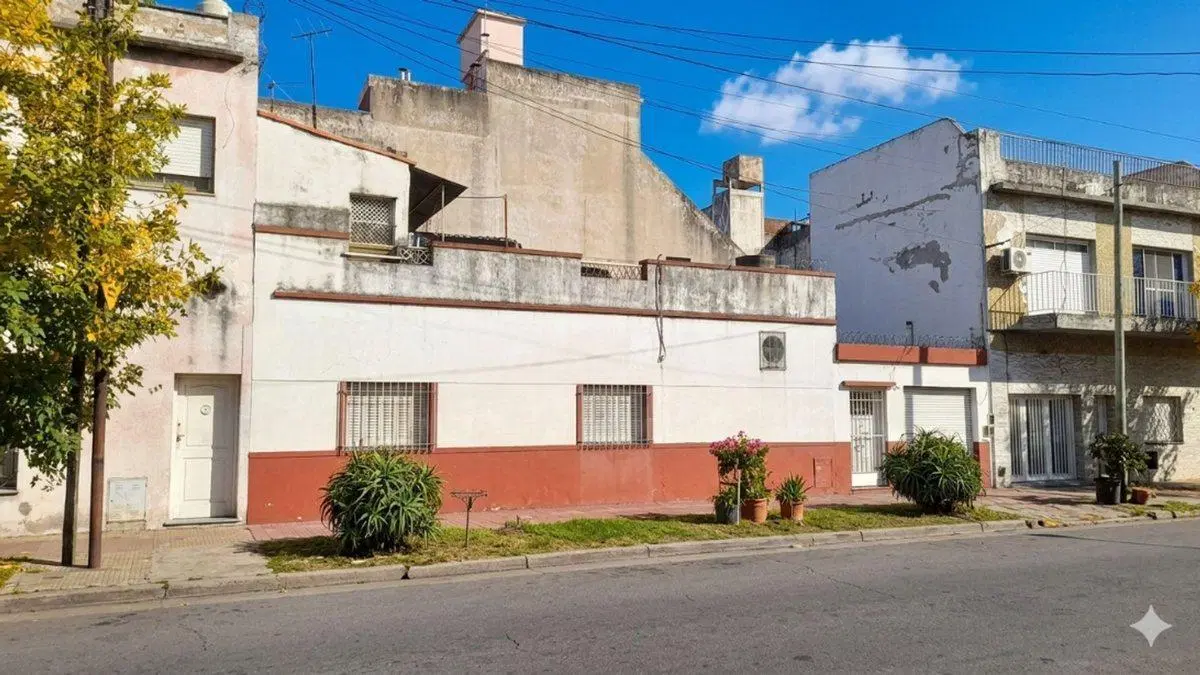 VENTA EN BLOCK: CASA + Local + Depto. - SARANDI 5