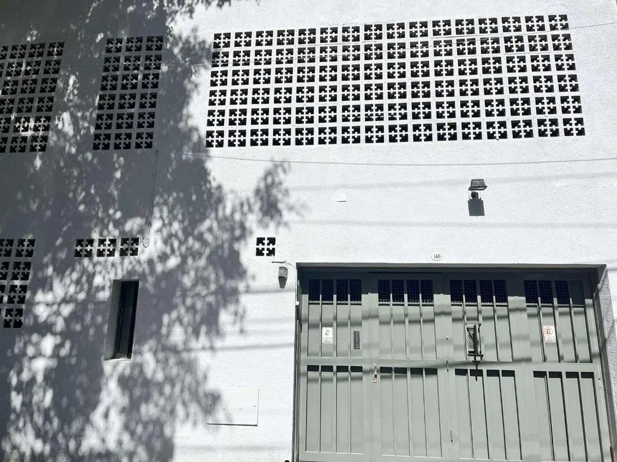 EXCELENTE COCHERA EN PLENO LANUSITA  LANUS OESTE 2