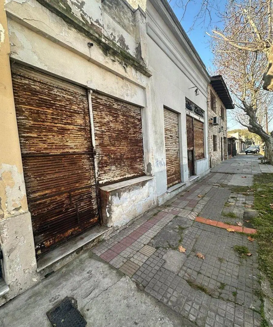 PH con gran potencial: Casa + 3 locales al frente 4