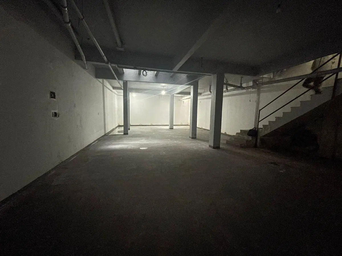 VENTA LOCAL COMERCIAL PB CON DEPOSITO EN SUBSUELO 5