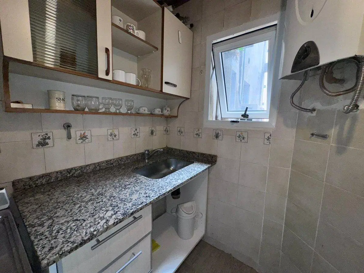 DEPTO 2 AMB. PISO 2 POR ESCALERA SIN EXPENSAS 8
