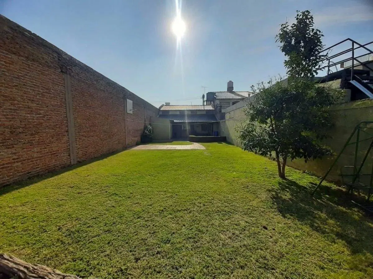Casa 4 amb | Fondo libre y pileta. Lote de 414m2 4
