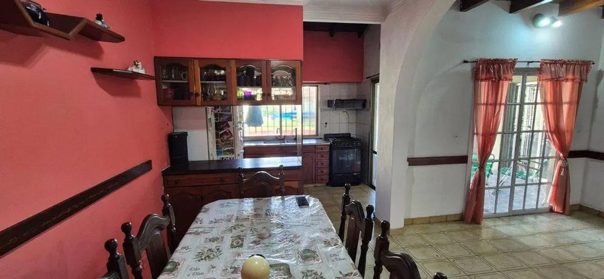 Casa 4 amb | Fondo libre y pileta. Lote de 414m2 3