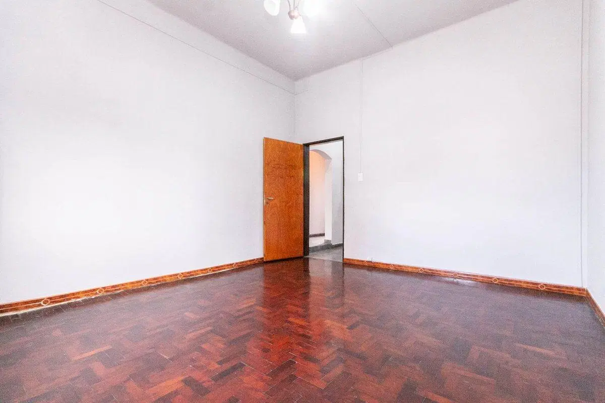 VENTA CASA 4AMB.C/COCHERA.PATIO.TERRAZA.DE 155M2 ! 5