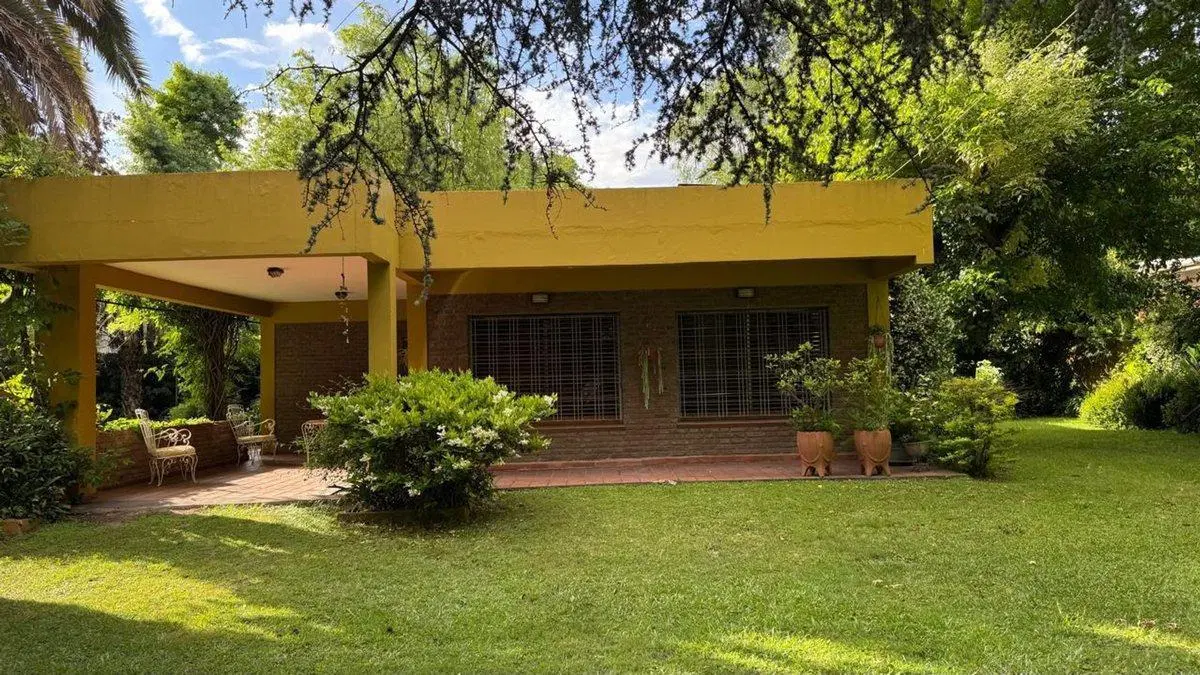 CASA QUINTA EN EZEIZA (LA UNIÖN) PARQUE - PILETA 3