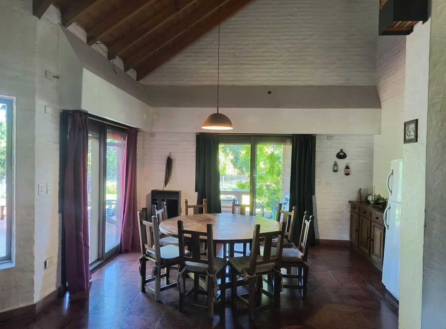 ESPECTACULAR CASA CON GRAN PARQUE Y AMPLIA PILETA 5