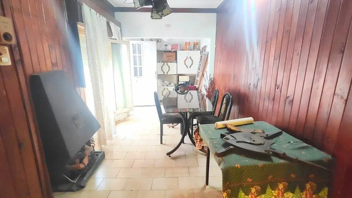 CASA EN VENTA EN LANUS. INVERSION! 5