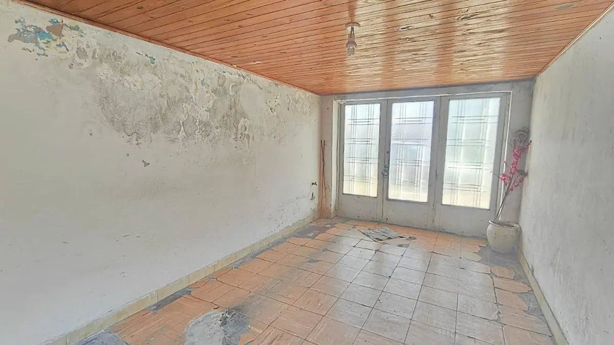CASA EN VENTA EN LANUS. INVERSION! 2