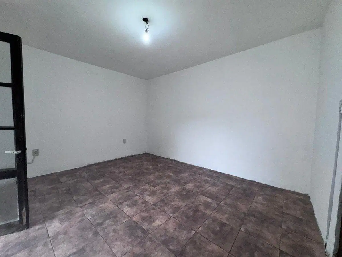 OPORTUNIDAD CASA 3 AMB CON PATIO, FCIO VARELA 2