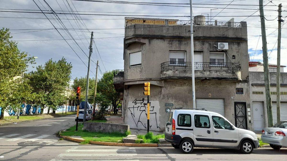 WILDE: CASA 4 AMB. + 2 LOCALES. "GRAN POTENCIAL"