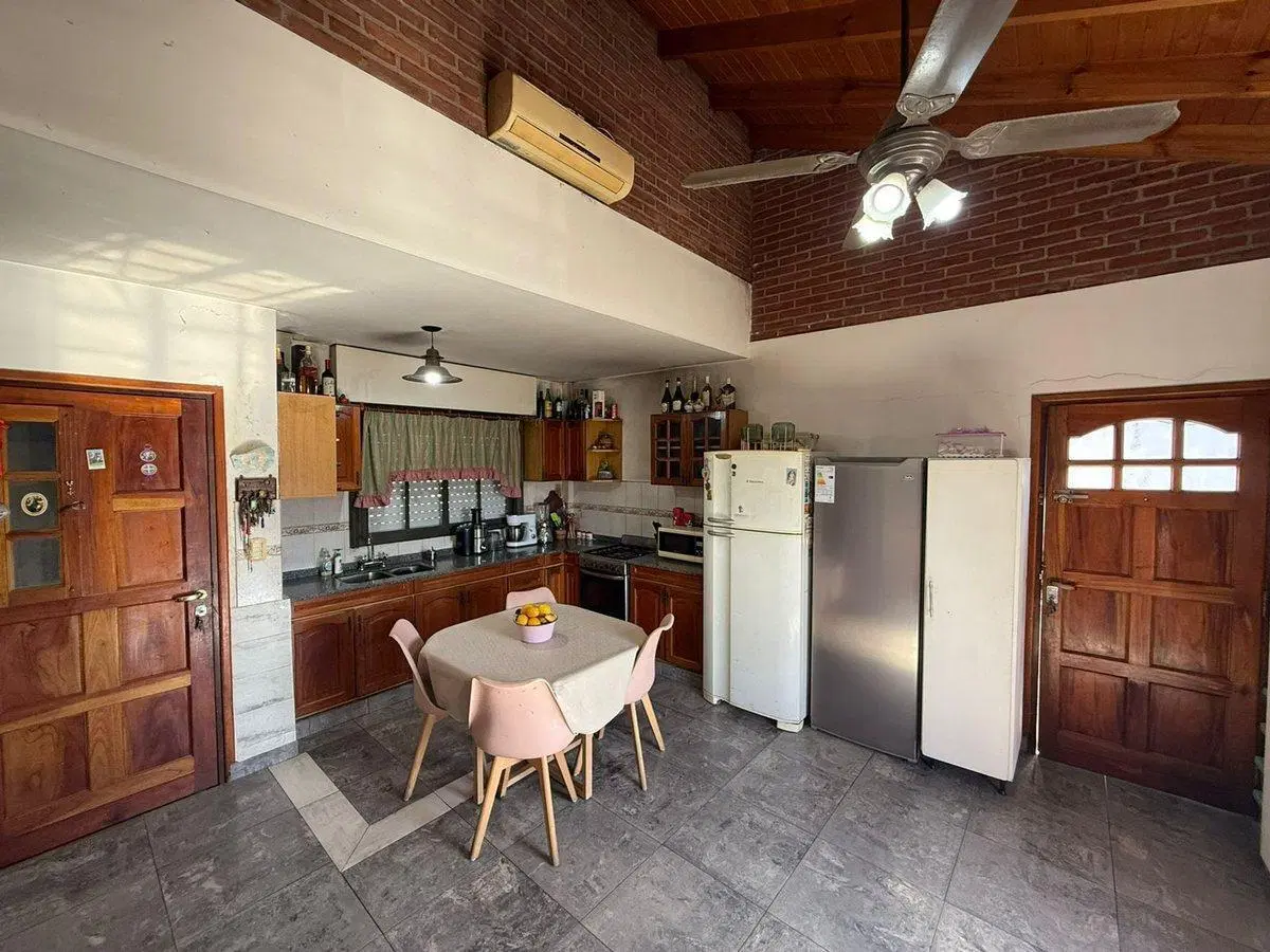Casa 3 amb. cochera, patio y terraza en Llavallol 4