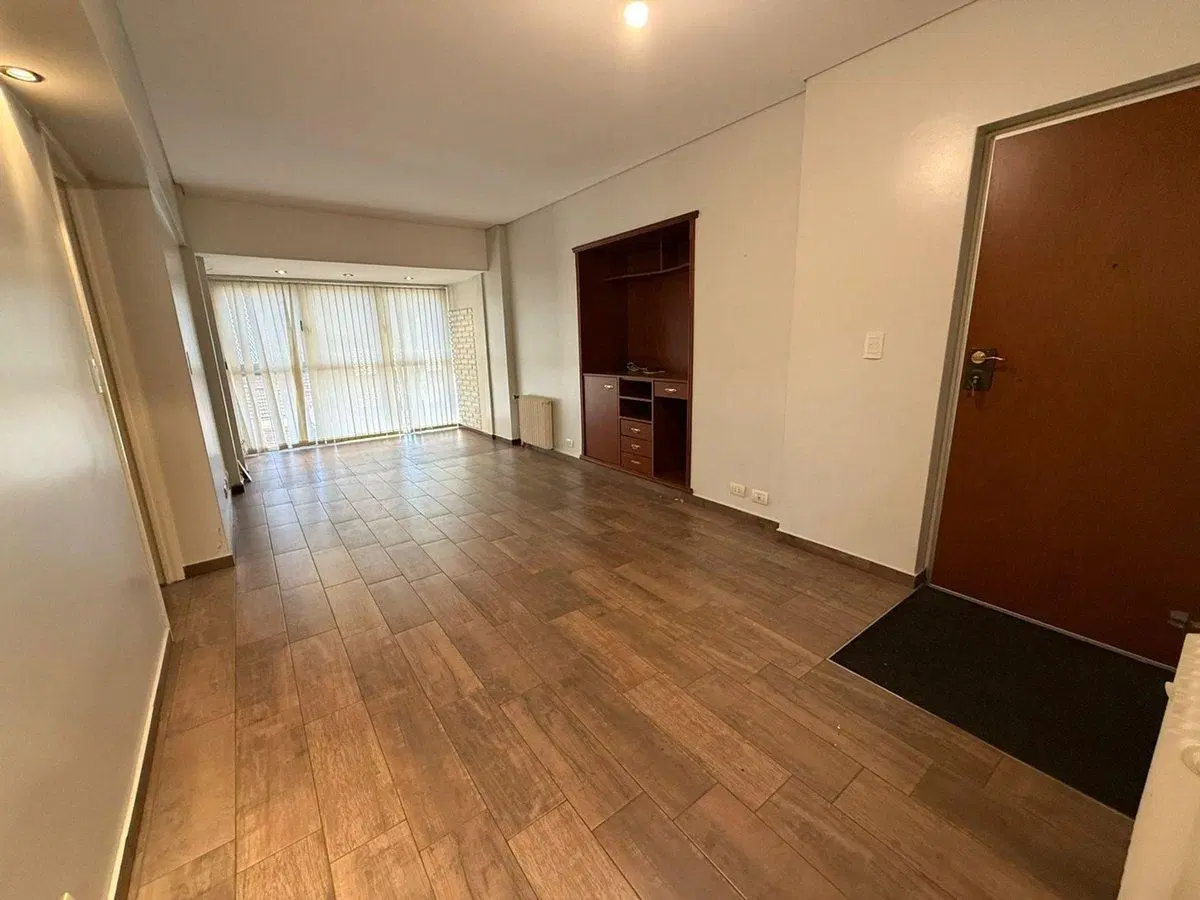 VENTA DEP. 4 AMB EN CENTRO LANUS OESTE C/LAVADERO 5