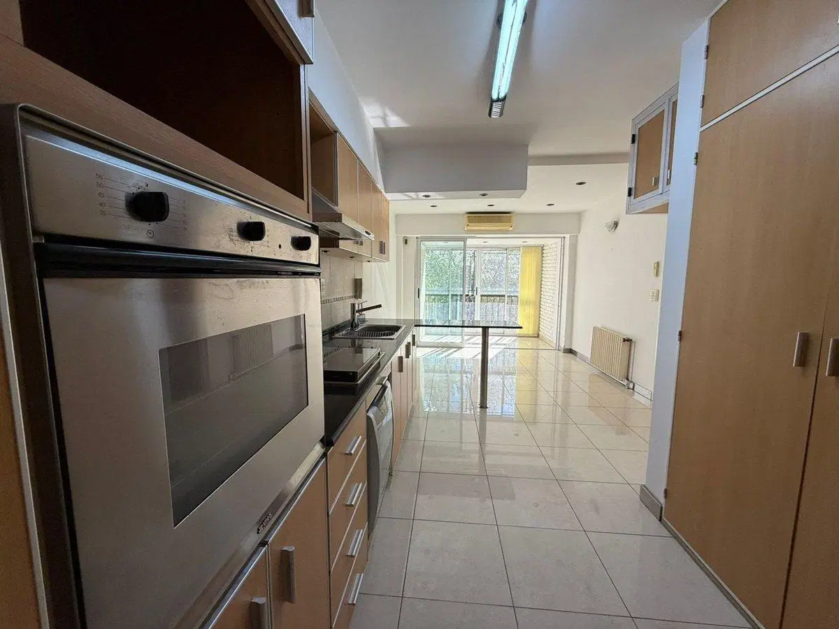 VENTA DEP. 4 AMB EN CENTRO LANUS OESTE C/LAVADERO 3