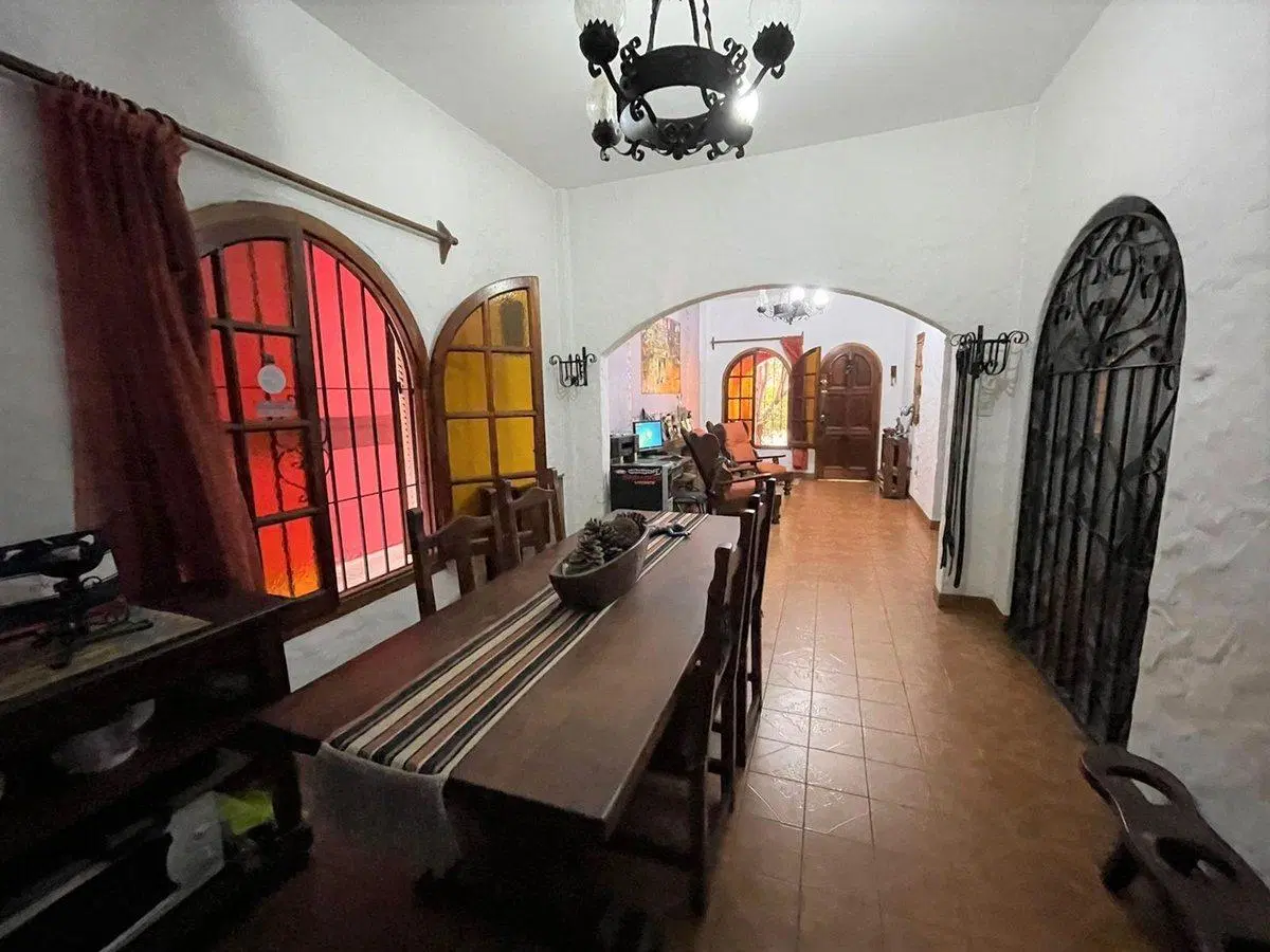 CASA 5 AMB. C/PARQUE Y PILETA LOMAS  APTO CREDITO 3