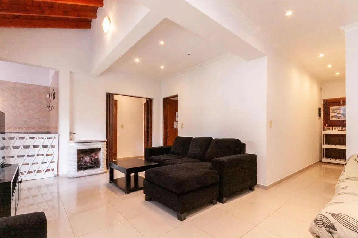 VENTA CASA 4 AMBIENTES/ LLAVALLOL 4