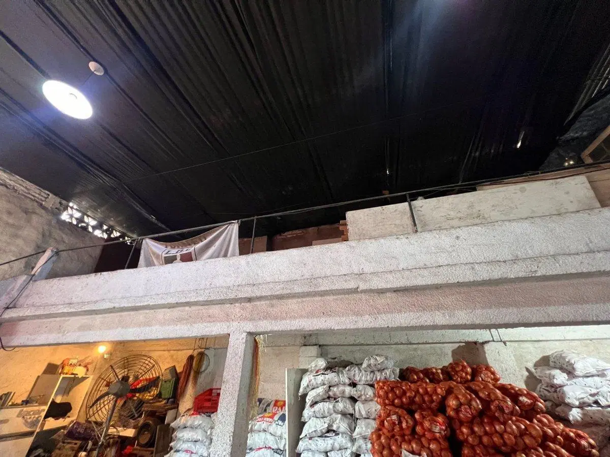 OPORTUNIDAD! GALPON-DEPOSITO DE 168M2 LANUS ESTE! 4