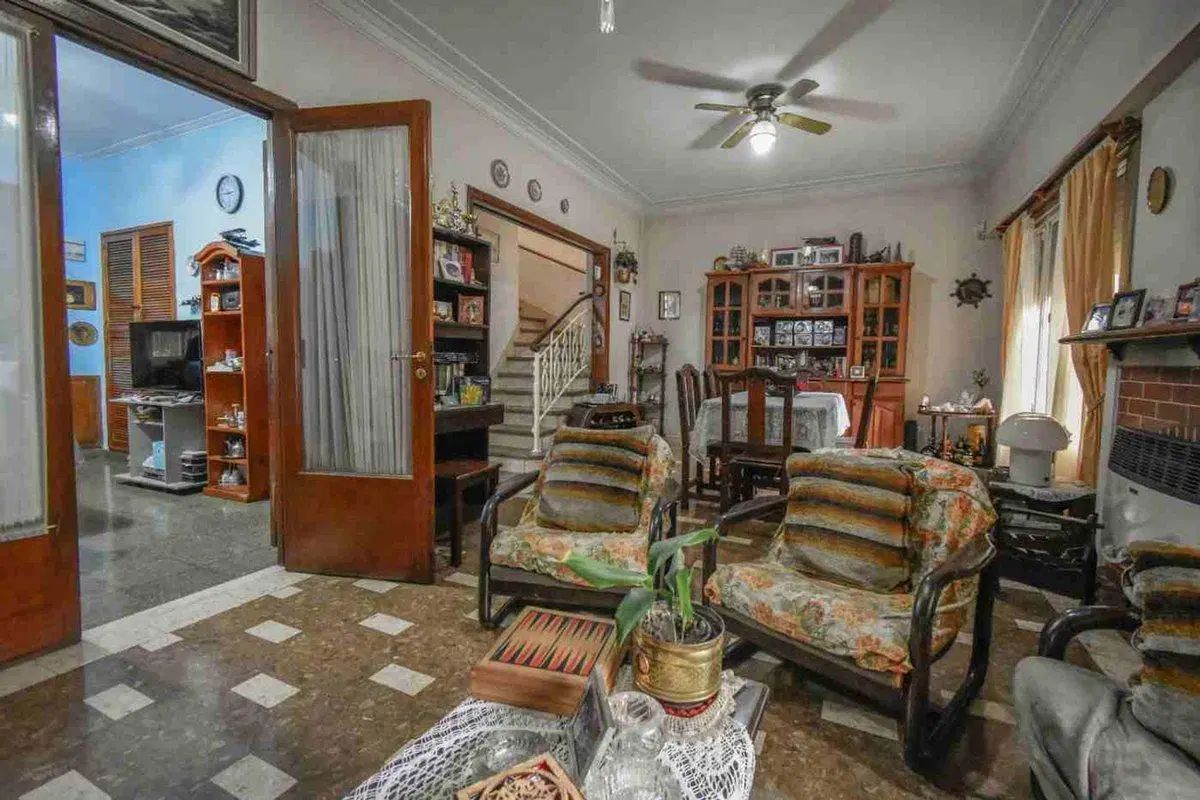 CASA EN VENTA TEMPERLEY - GRAN LOTE 688 M2 3