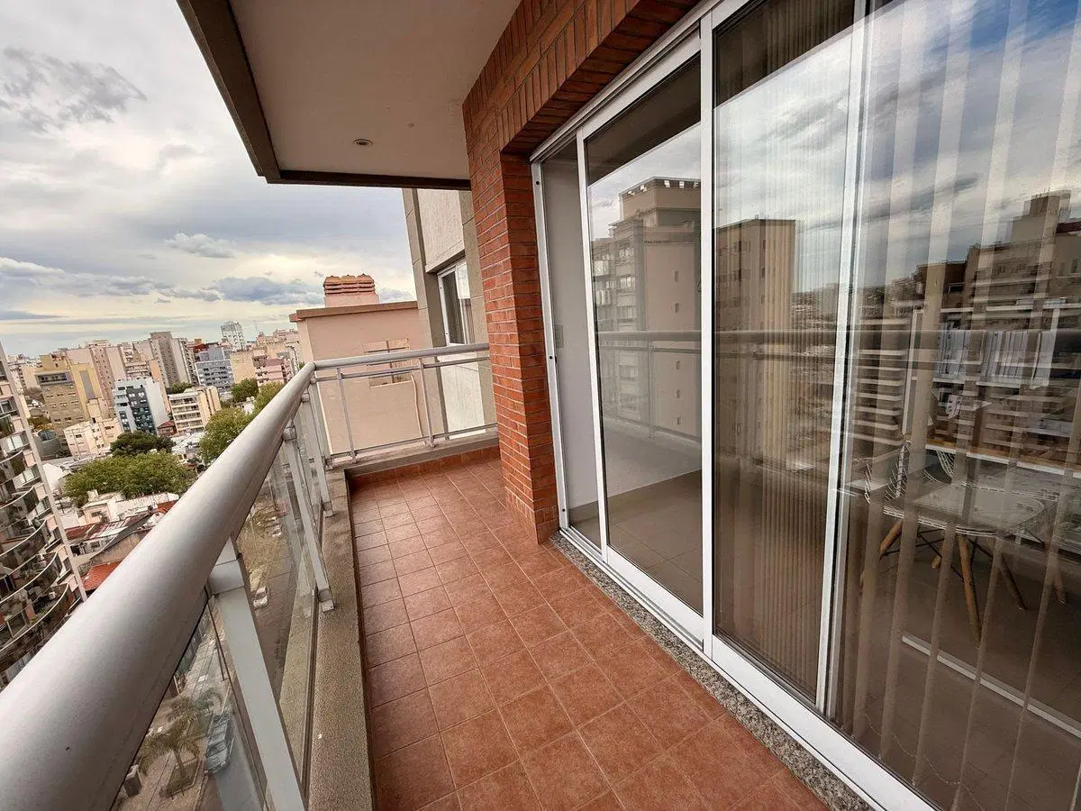 Departamento venta 2 ambs balcón cochera. Lanús E. 5