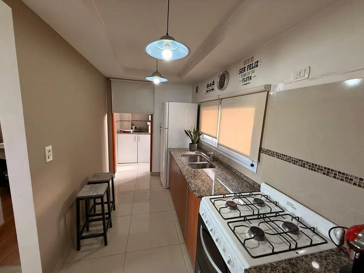 Departamento venta 2 ambs balcón cochera. Lanús E. 2