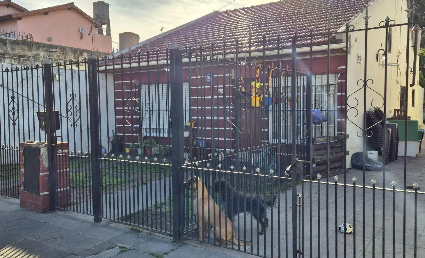 VENTA CASA 3 AMB LOTE PROPIO 447M2. LANUS OESTE 4