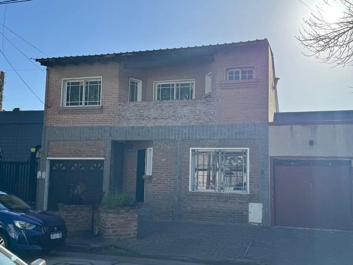 Casa  en Lanús con Parque 3