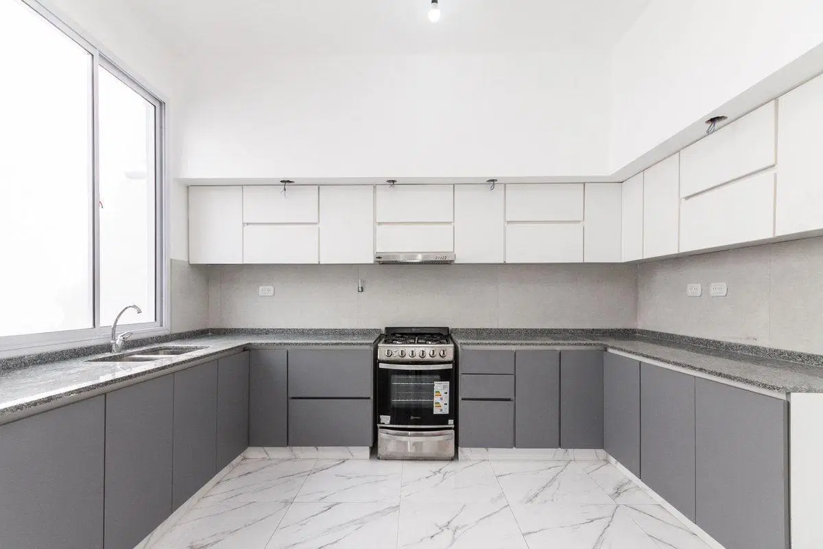 VENTA CASA A ESTRENAR 4 AMB. COCHERA LANUS ESTE 2