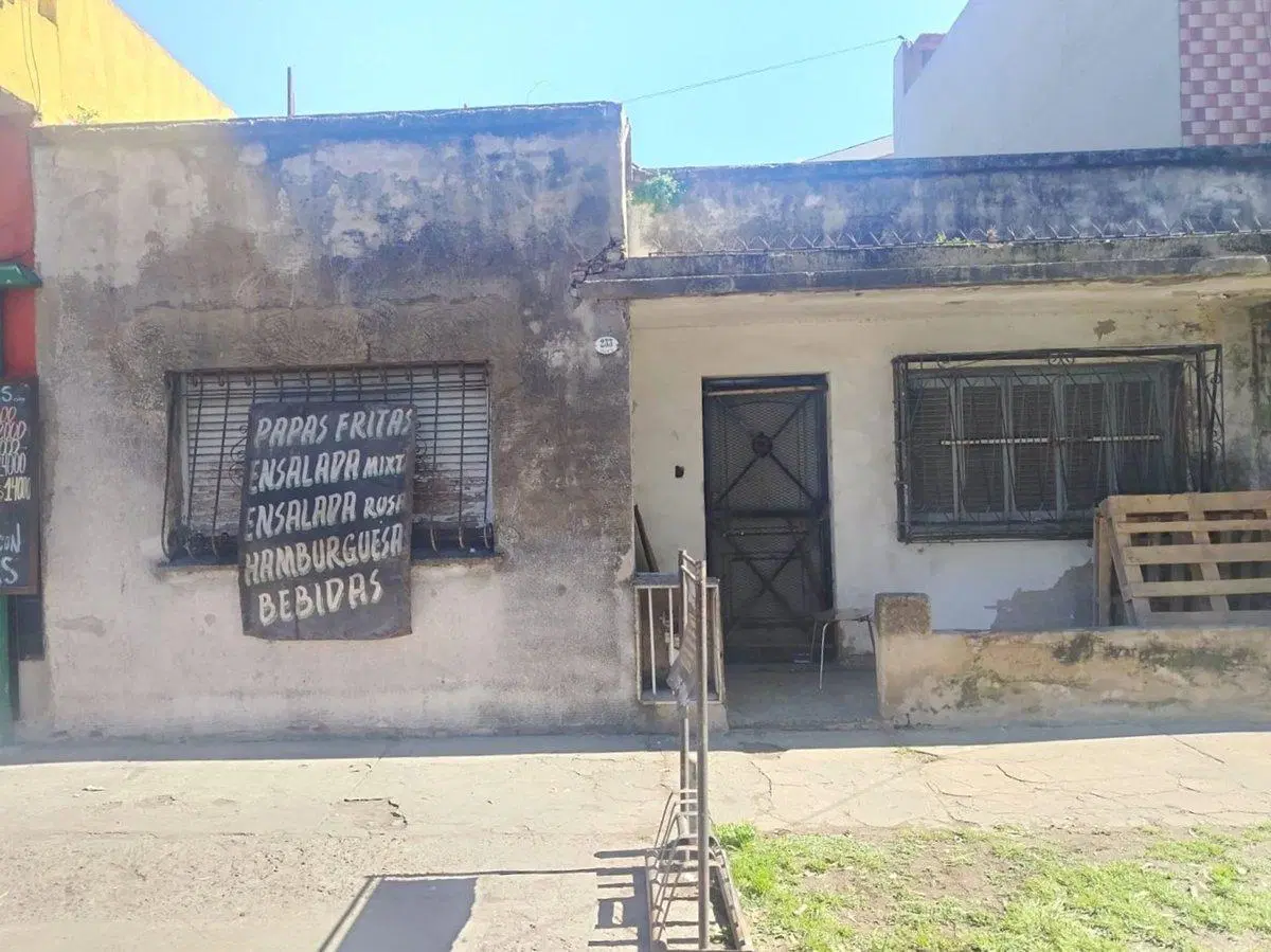 CASA 4 AMB CON 2 LOCALES / TERRENO 220m² 2