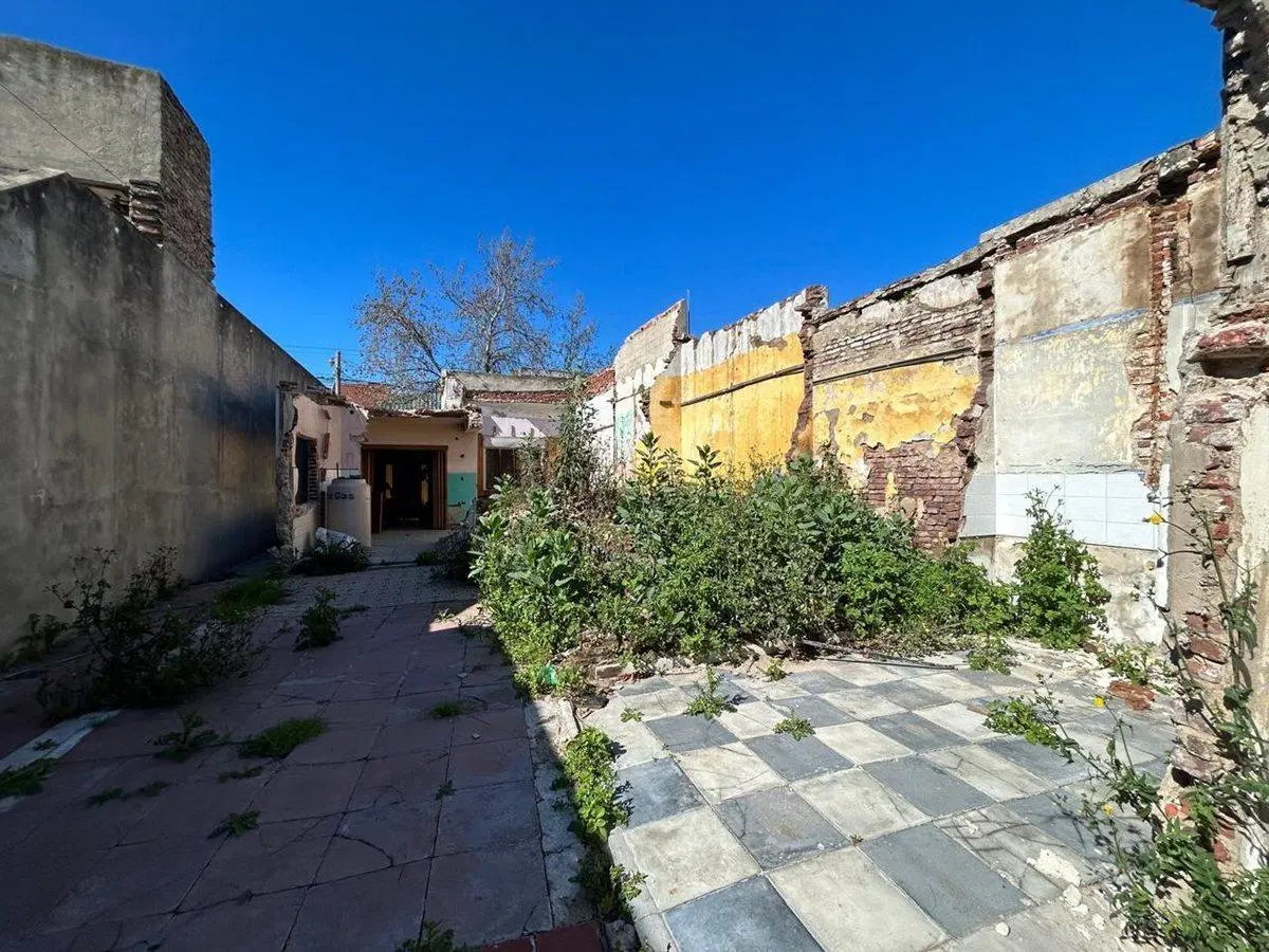 VENTA EXCELENTE LOTE IDEAL GALPON VALENTIN ALSINA 8