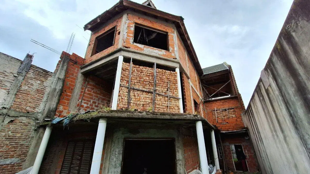 Lote de 375m2 + construcción en 3 plantas (331 m2) 2